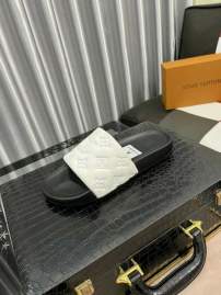 Picture of Louis Vuitton Slippers _SKULVsz38-44hnh03351016